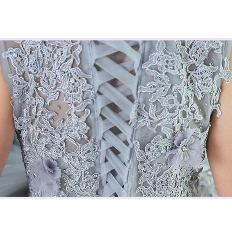 Серое платье принцессы на шнуровке бальное с цветочным рисунком вечерние платья