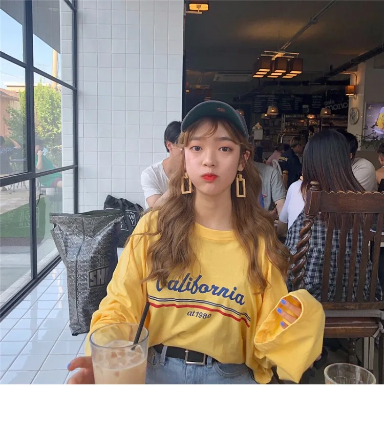 Женская футболка в Корейском стиле Ulzzang Harajuku, Повседневная футболка с буквенным принтом и длинным рукавом для женщин, свободная желтая футболка с круглым вырезом, топы