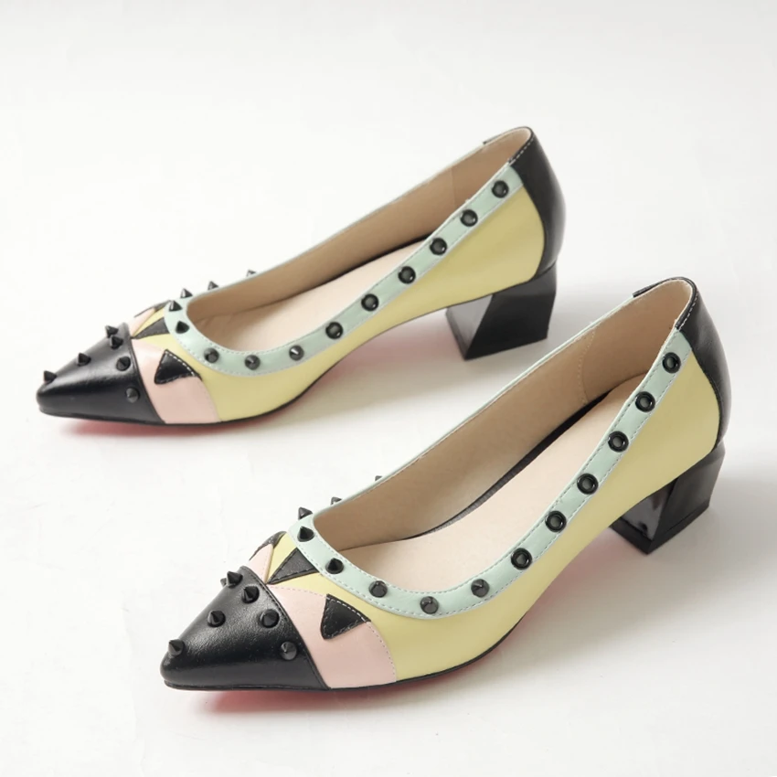 Модные женские туфли-лодочки с заклепками на среднем каблуке цвет желтый красный