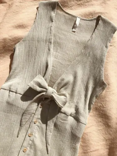 Женское длинное платье макси без рукавов однотонное с V-образным вырезом и