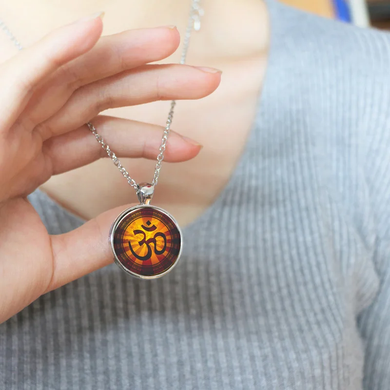 Ожерелья-чокеры из стекла дизайнерские ожерелья с символом Ом подвески для