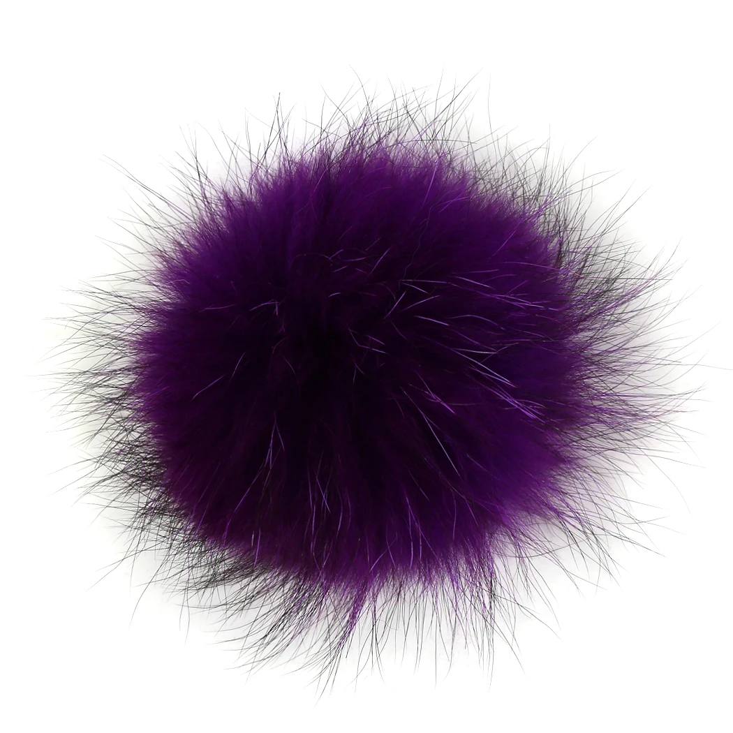 Зимняя шапка с меховыми помпонами из натурального меха енота и пуговицами