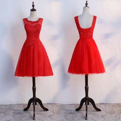 Сладкие короткие красные фотообои с открытой спиной со шнуровкой серого цвета