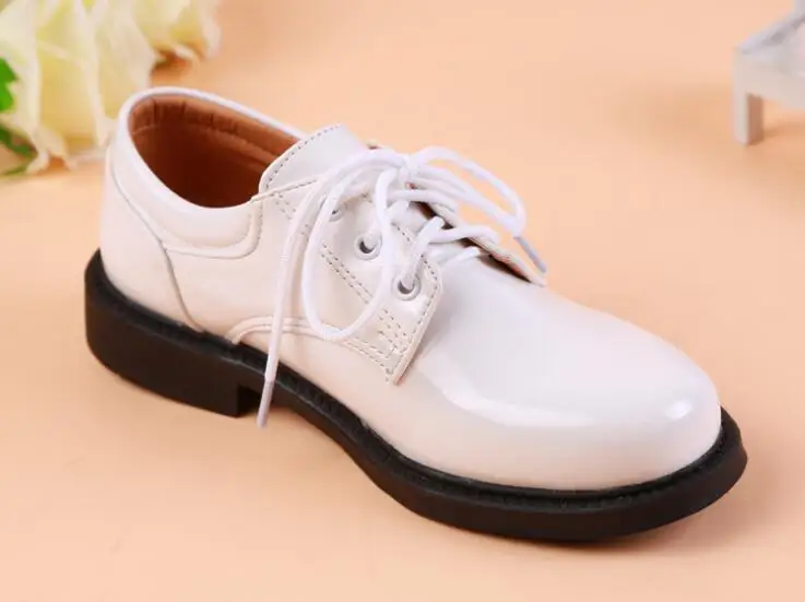 Новинка 2019 стильные детские кожаные туфли на шнуровке черные и белые для