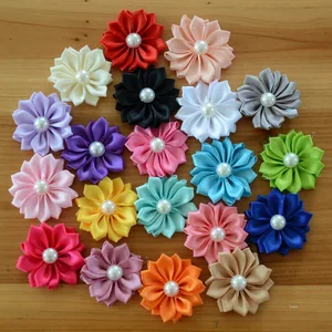 200 шт.лот, Мини атласная ткань цветок с жемчугом центр-Миниатюрные атласные цветы