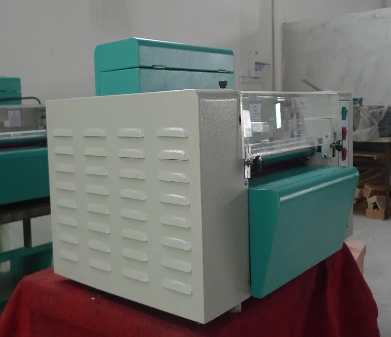 610 мм фотомашина для нанесения УФ покрытия бумажные флаеры машина ламинирования