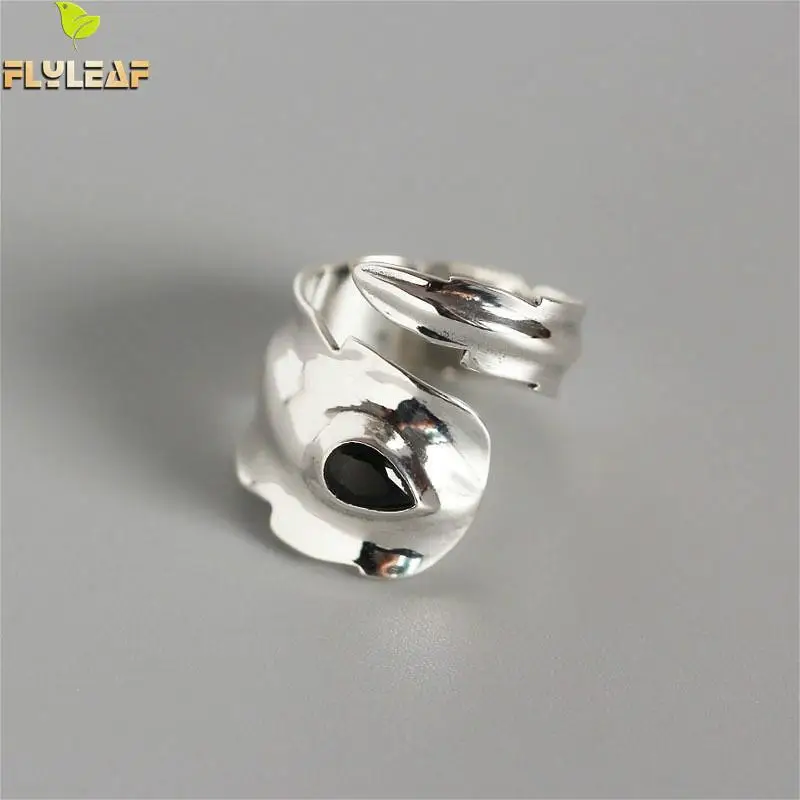 Кольцо женское глянцевое из серебра 925 пробы с черным фианитом|Кольца| |