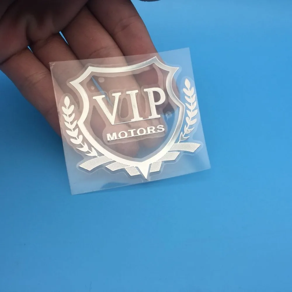 Логотип VIP MOTORS золотистого/серебристого цвета металлическая никелевая