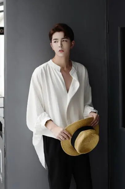 

Men's shirt top personality Korean version of the trend bf wind neutral front short long shirt male bat clothing hair stylist