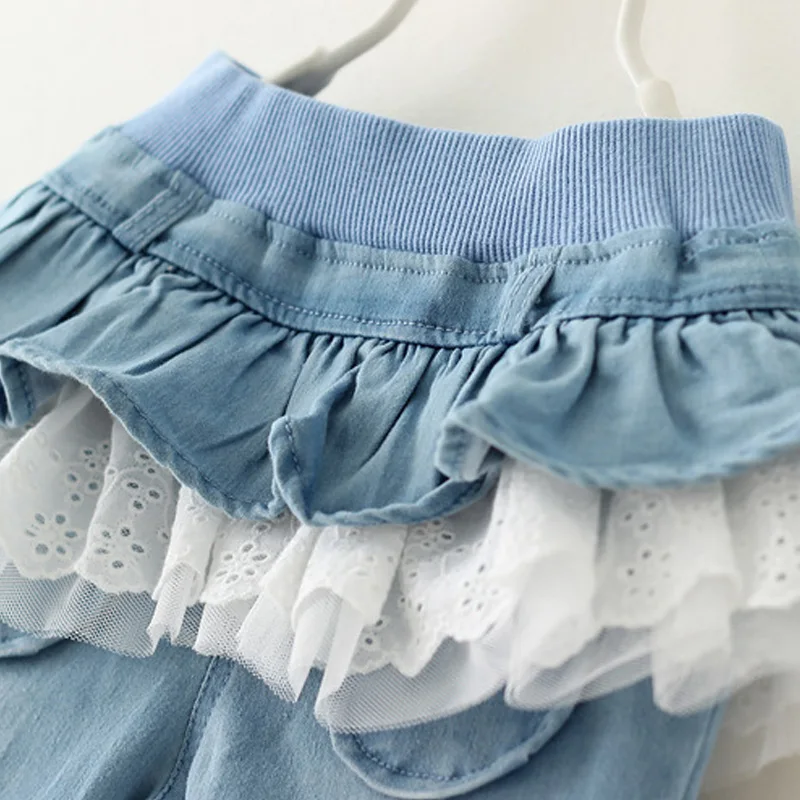 Модные кружевные джинсы с оборками для девочек демисезонные джинсовые хлопковые