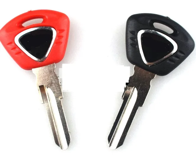 

T 100 T 900 T 800 Embryo Blank Keys Can install chip Motor bike Moto Part For Triumph T100 T900 T800 Motorcycle Accessories