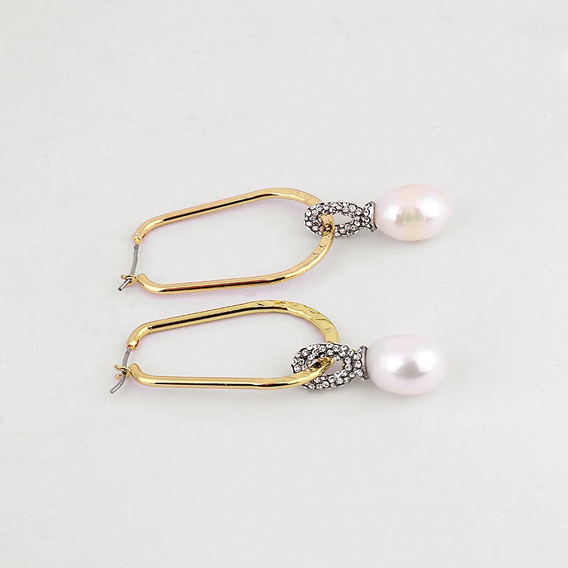 Женские серьги кольца Peri'sBox с натуральным пресноводным жемчугом и стразами