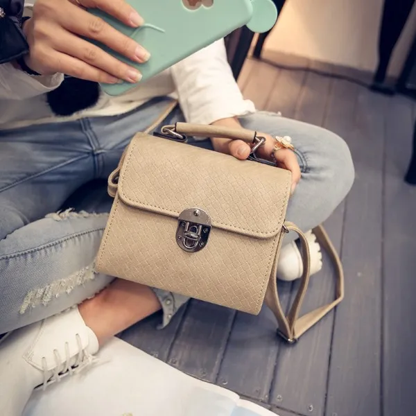 

SJ New Winter Korean Tide Bag Lady Fashion Handbag Simple Diagonal Bangalor Embossed Handbag Female Messenger Bag Handbags Totes