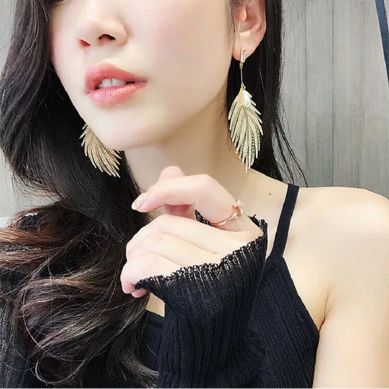 Feather metal leaves long personality pearl earrings tassel all-purpose style Korean | Украшения и аксессуары