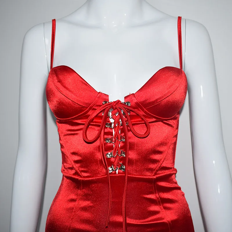 Красно бежевое атласное платье без рукавов Новинка лета 2019 облегающее на