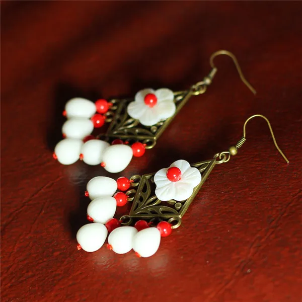 Красивые элегантные открытые резные китайские стильные серьги в виде белых