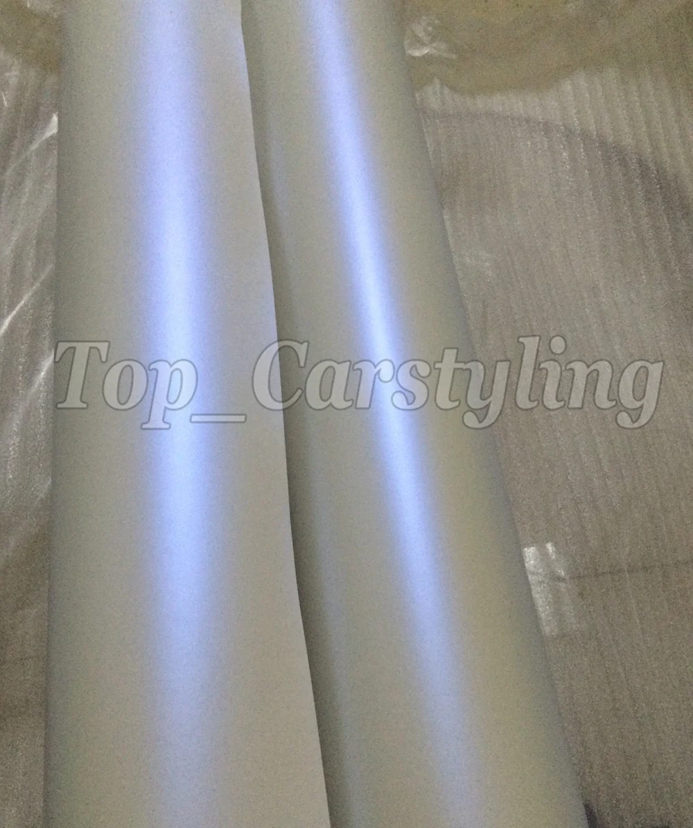 Автомобильная пленка из атласной перламутровой бело-синей виниловой пленки с