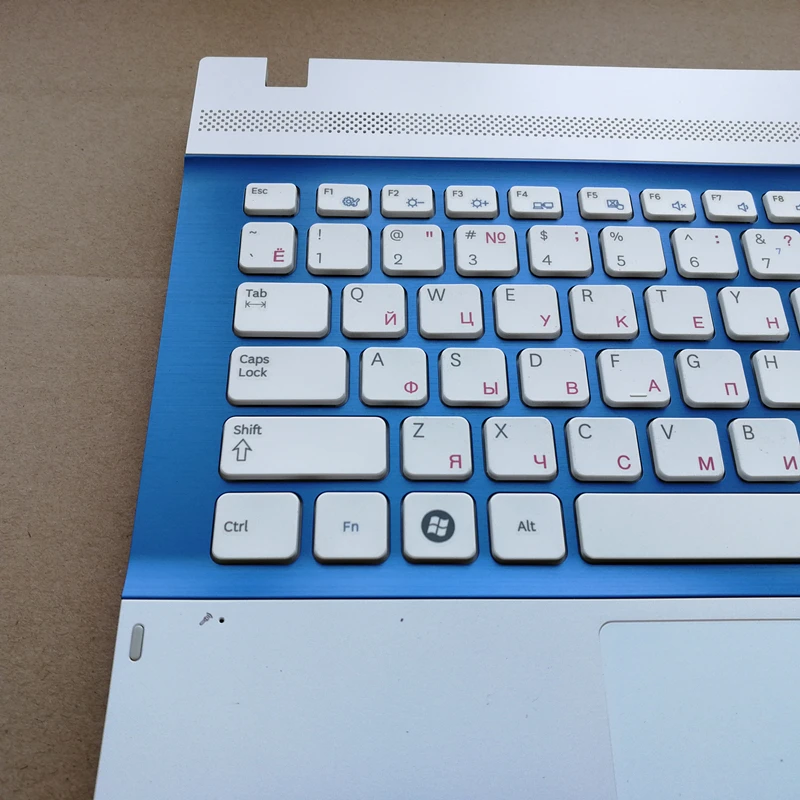 

Russian layout new laptop keyboard with touchpad palmrest for Samsung NP 300V4A 305V4A 300V4Z 305V4Z 200A4B 200A4Y RU