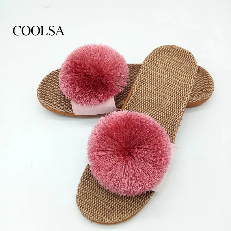 COOLSA/Новинка; женские летние льняные тапочки с помпонами; женские пушистые дышащие домашние льняные тапочки; модные домашние шлепанцы;