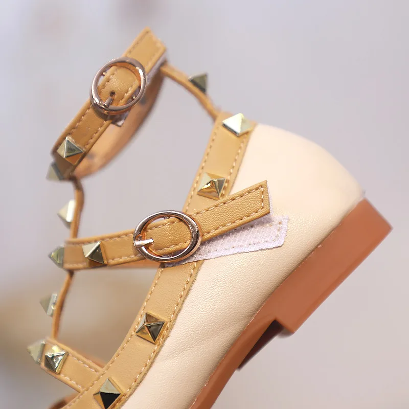 Туфли-гладиаторы на плоской подовечерние ве с ремешком щиколотке и заклепками -