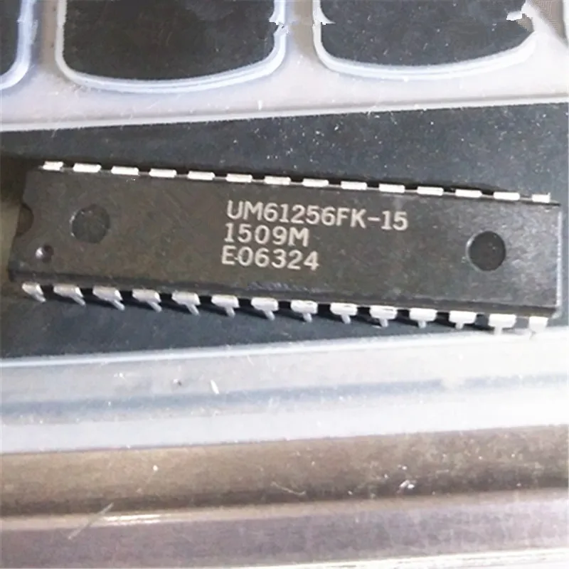 10 шт./лот UM61256FK-15 UM61256FK UM61256 DIP28