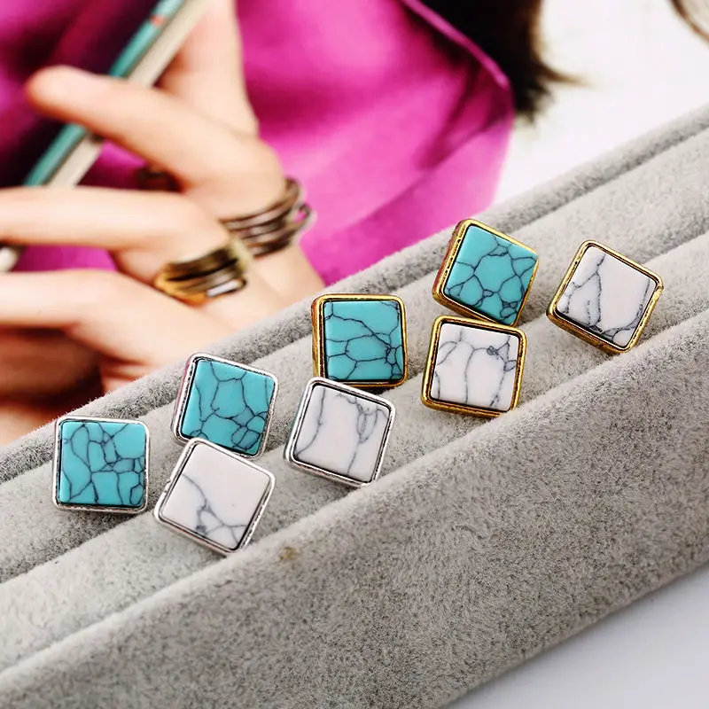 Женские серьги-гвоздики с белым и синим мраморным камнем | Украшения аксессуары