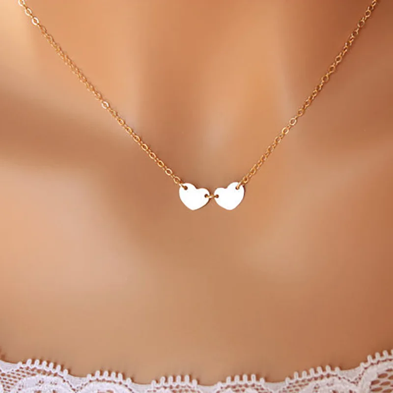 Модное женское ожерелье золотого цвета с сердечком изящное в минималистическом