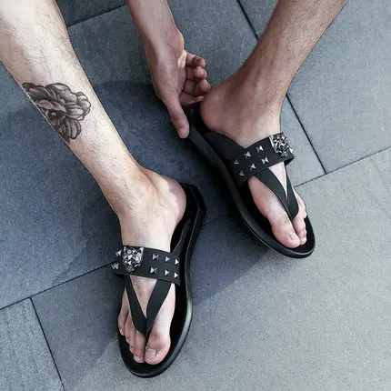 Новинка 2017 г. мужчин флип-флоп сандалии с заклепками повседневная обувь на