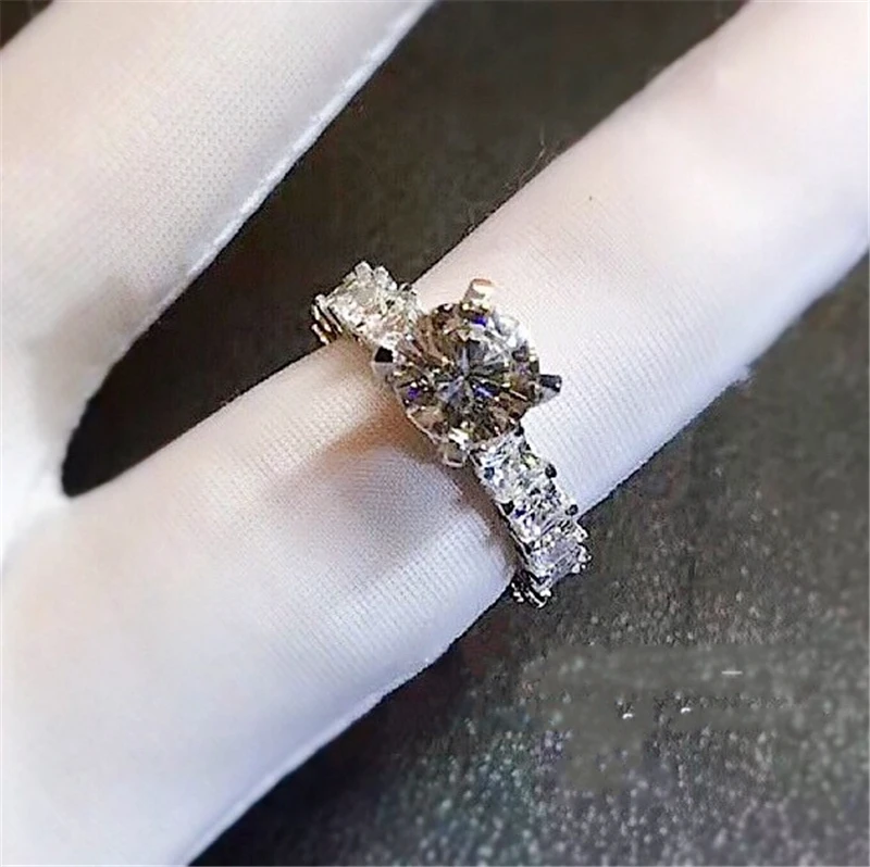 Женское кольцо из серебра 925 пробы с фианитом | Украшения и аксессуары