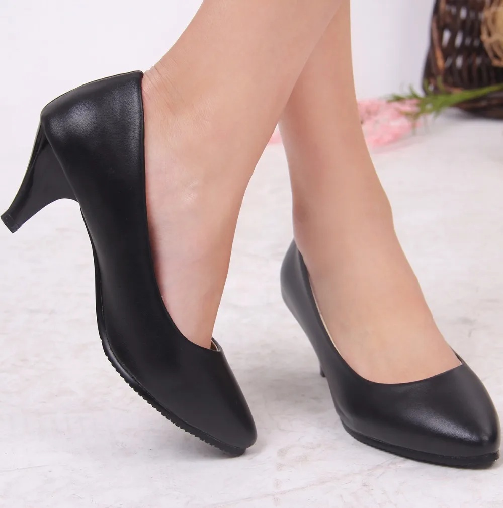 Большой SizeThe новой весны и лета с хорошо женской обуви мода досуга ступил свет