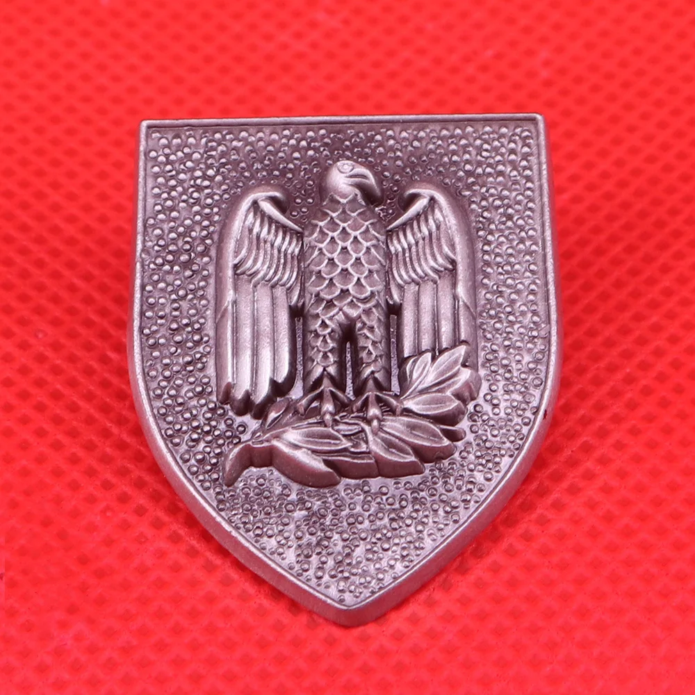 

Эмалированная заколка с орлом GuDeKe