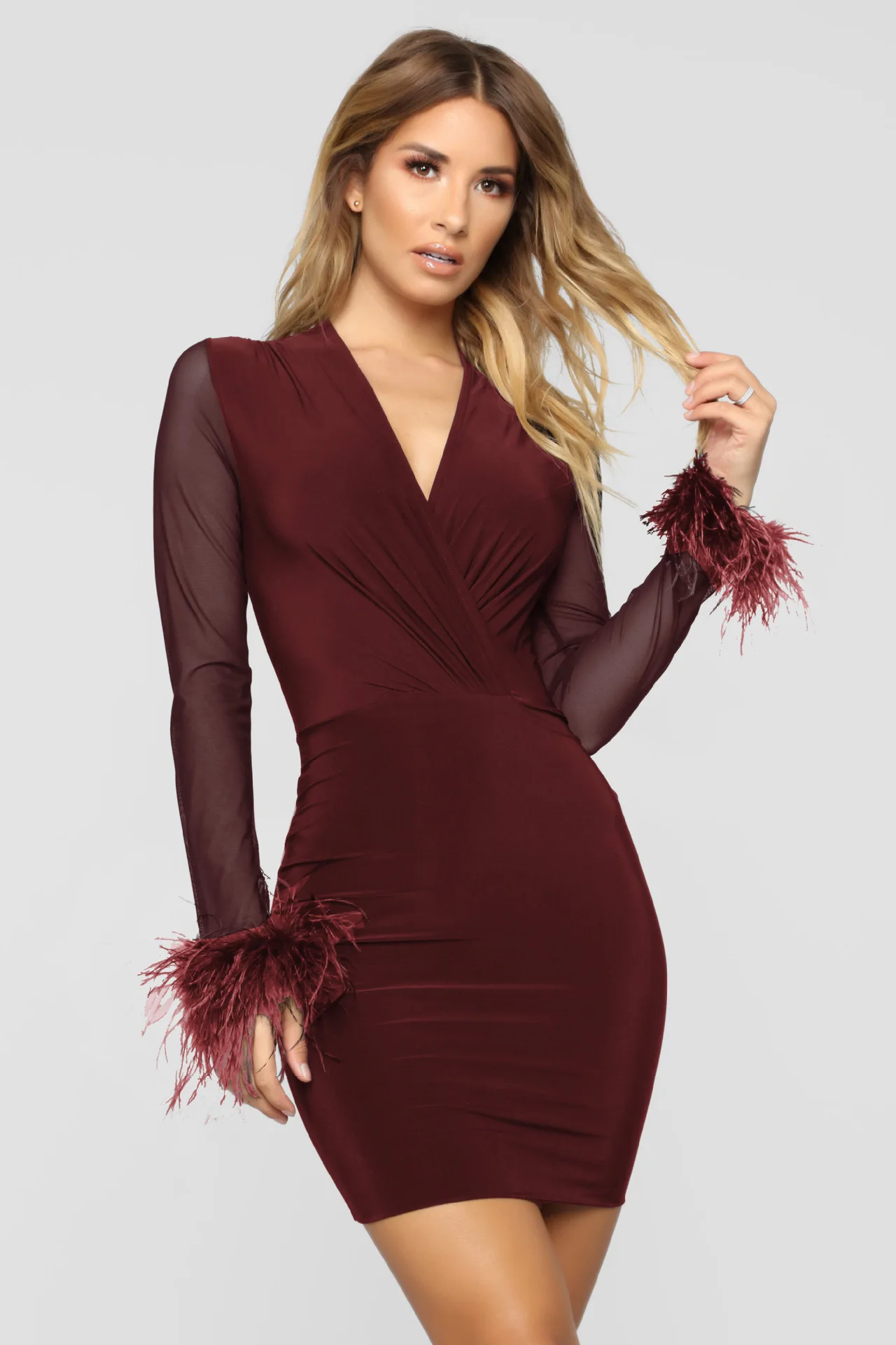 Женское пляжное платье из полиэстера однотонное с v-образным вырезом и сетчатыми