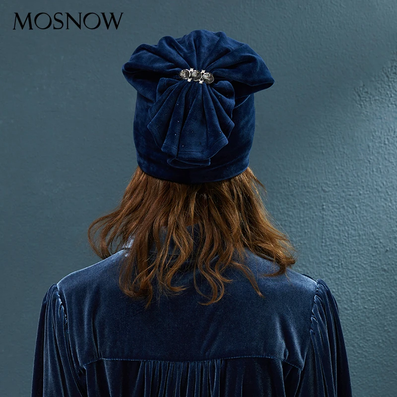 Женские теплые бархатные шапки бини тянущиеся вязаные конский хвост со стразами