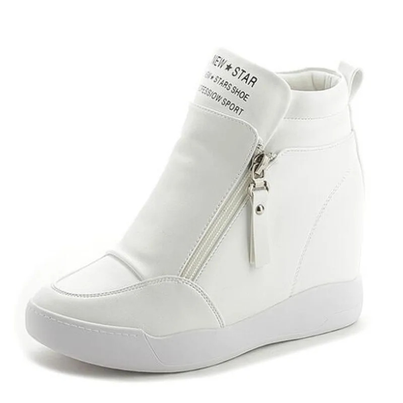 Новинка года; женская обувь на танкетке; резиновая обувь с перфорацией типа «броги»; кожаная обувь на высоком каблуке со шнуровкой; криперы с острым носком, визуально увеличивающие рост; белые и черные кроссовки