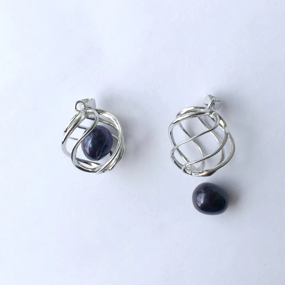 Пустотелая витая клетка в форме шара медальон из серебра 925 пробы можно держать 11