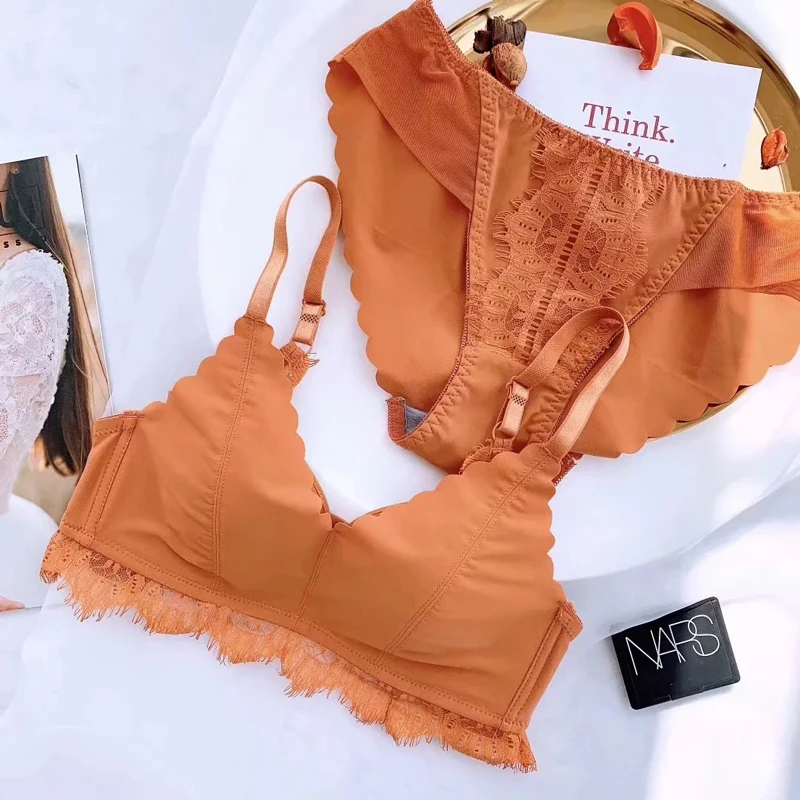 Бюстгальтер с глубоким V образным вырезом и чашками пуш ап|Комплекты нижнего