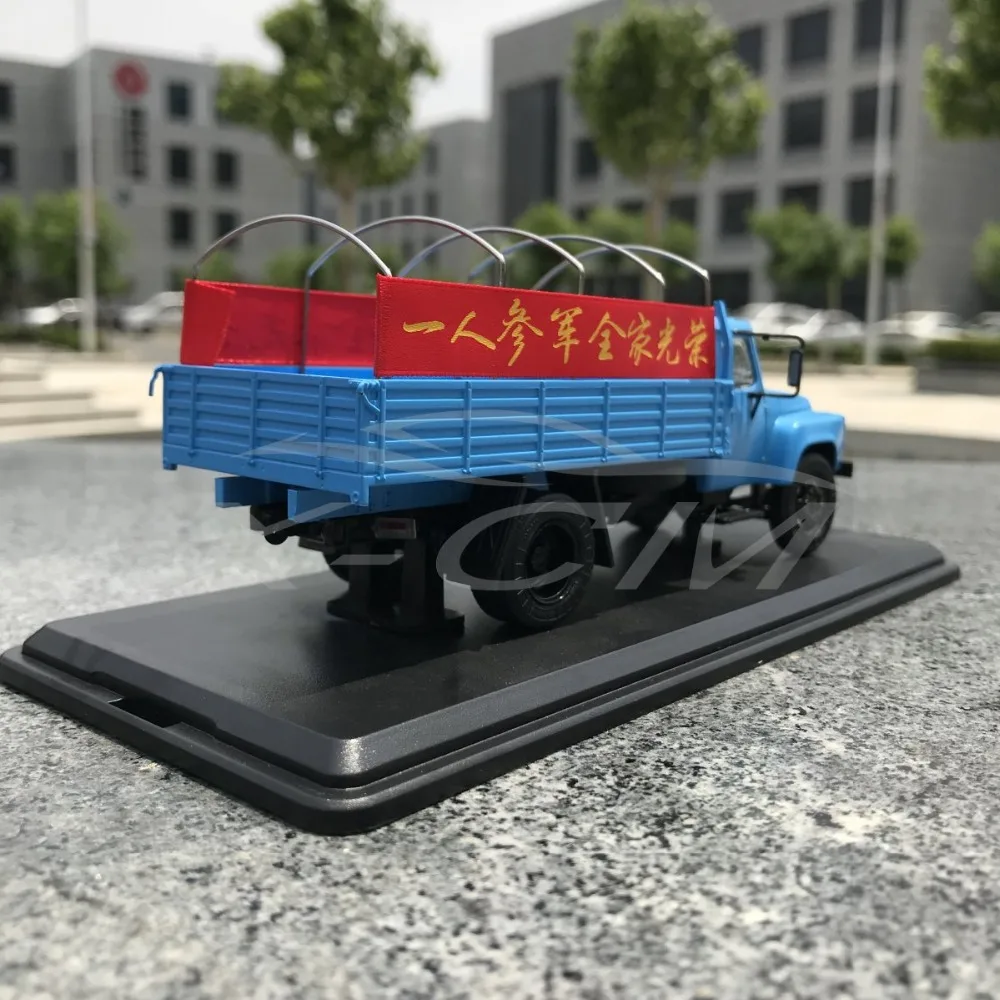 Литая модель автомобиля Dong Feng 140 фотосессия 1:43 (синий) + небольшой подарок! |