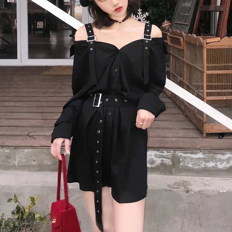 Женское винтажное платье на бретельках черное облегающее с открытыми плечами в