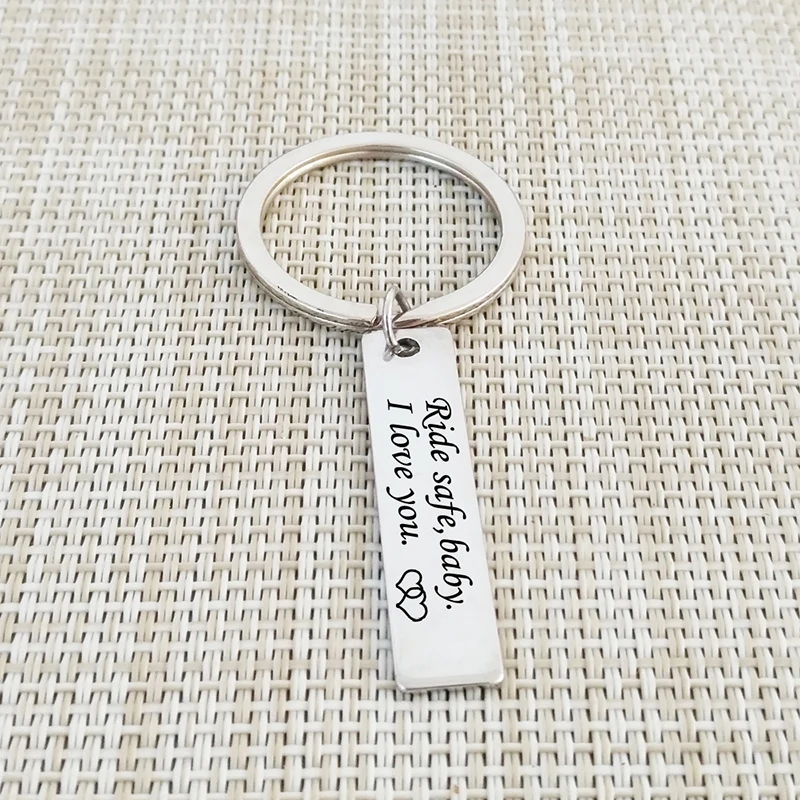 Штампованные безопасность вождения комплект одежды для детей I Love You брелок