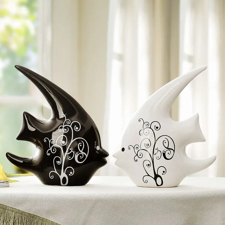 

Exquisite Interesting Chinese Modern Porcelain Black and White Double Cute Fish Decoration Statues