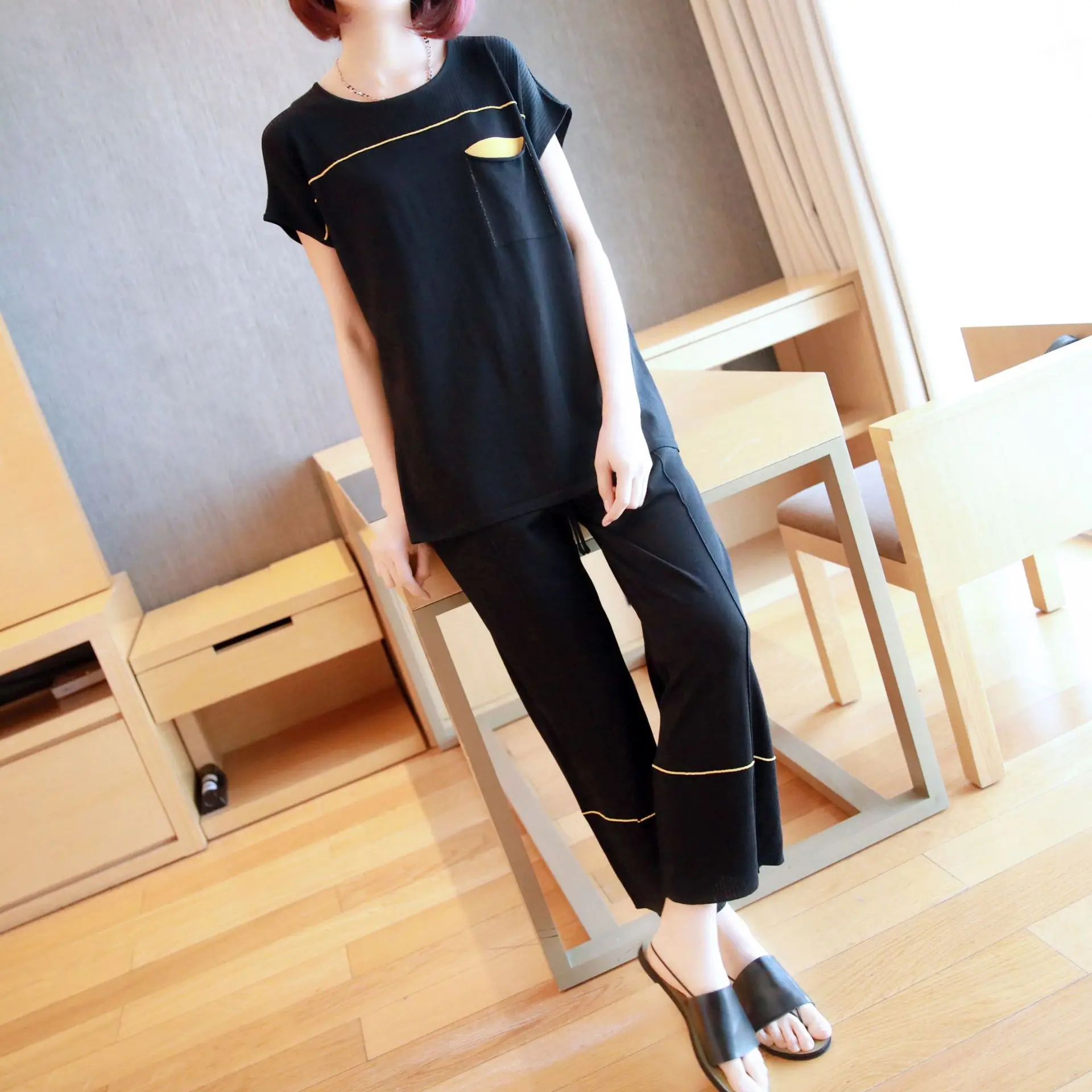 Fashion casual suit women's 2019 summer temperament ice silk wide leg pants short-sleeved sweater pants two-piece