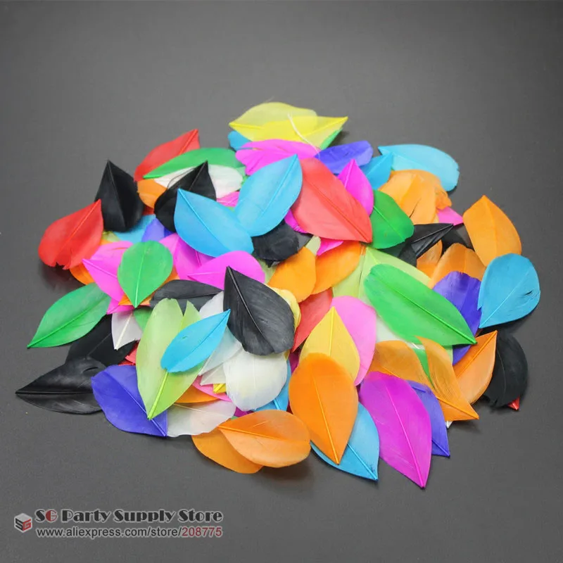 Оптом натуральные гусиные перья DIY красочные черный белый красный зеленый