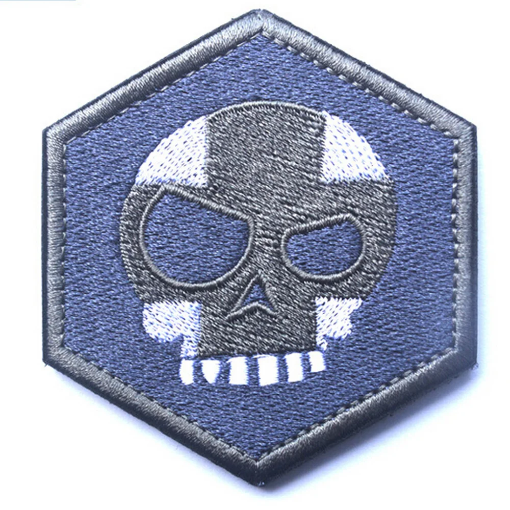 Тройной дизайн означает Т Череп синяя вышивка патч Крюк & Петля нарукавная