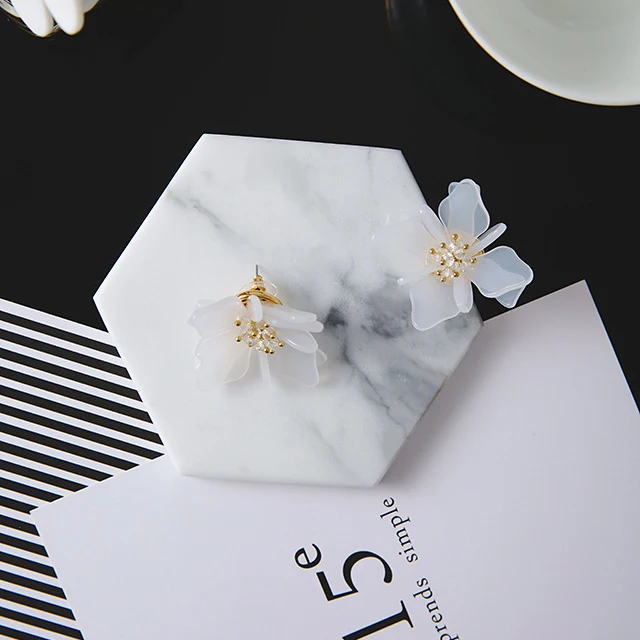 Women Jewelry Crystal White Camellia Flower Stud Earrings Fashion Personality Acrylic Petals Stereoscopic Big Oorbellen | Украшения и
