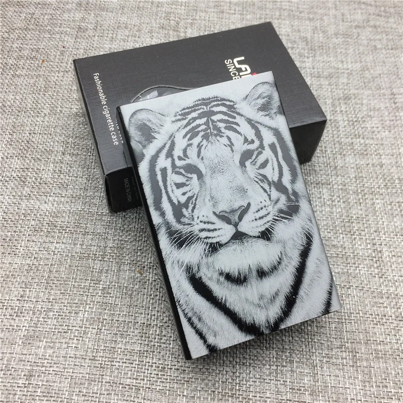 Tiger Персонализированные Индивидуальные VJ день поцелуй медсестры и матроса мировой войны 2 Чехол для сигарет Карманный Алюминиевый Сплав слайд сигарета коробка дыма - Цвет: Tiger
