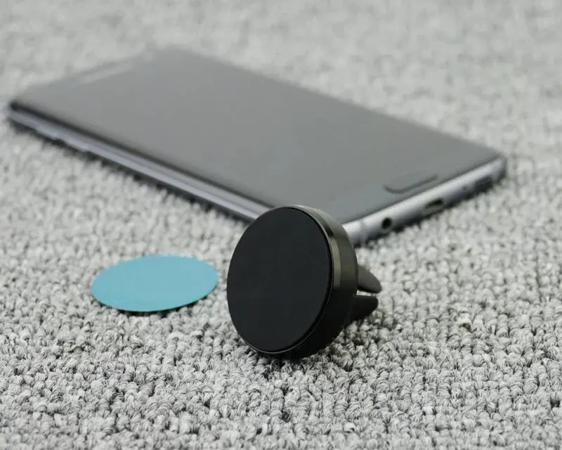 Магнитный держатель для автомобиля устанавливаемое на вентиляционное отверстие