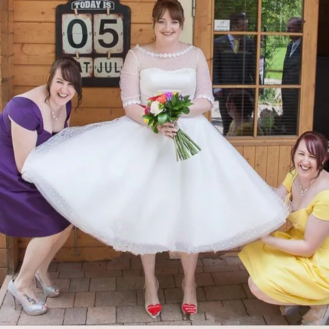 

Короткое женское винтажное свадебное платье длиной ниже колена, платье невесты из тюля в горошек с круглым вырезом и бантом на поясе