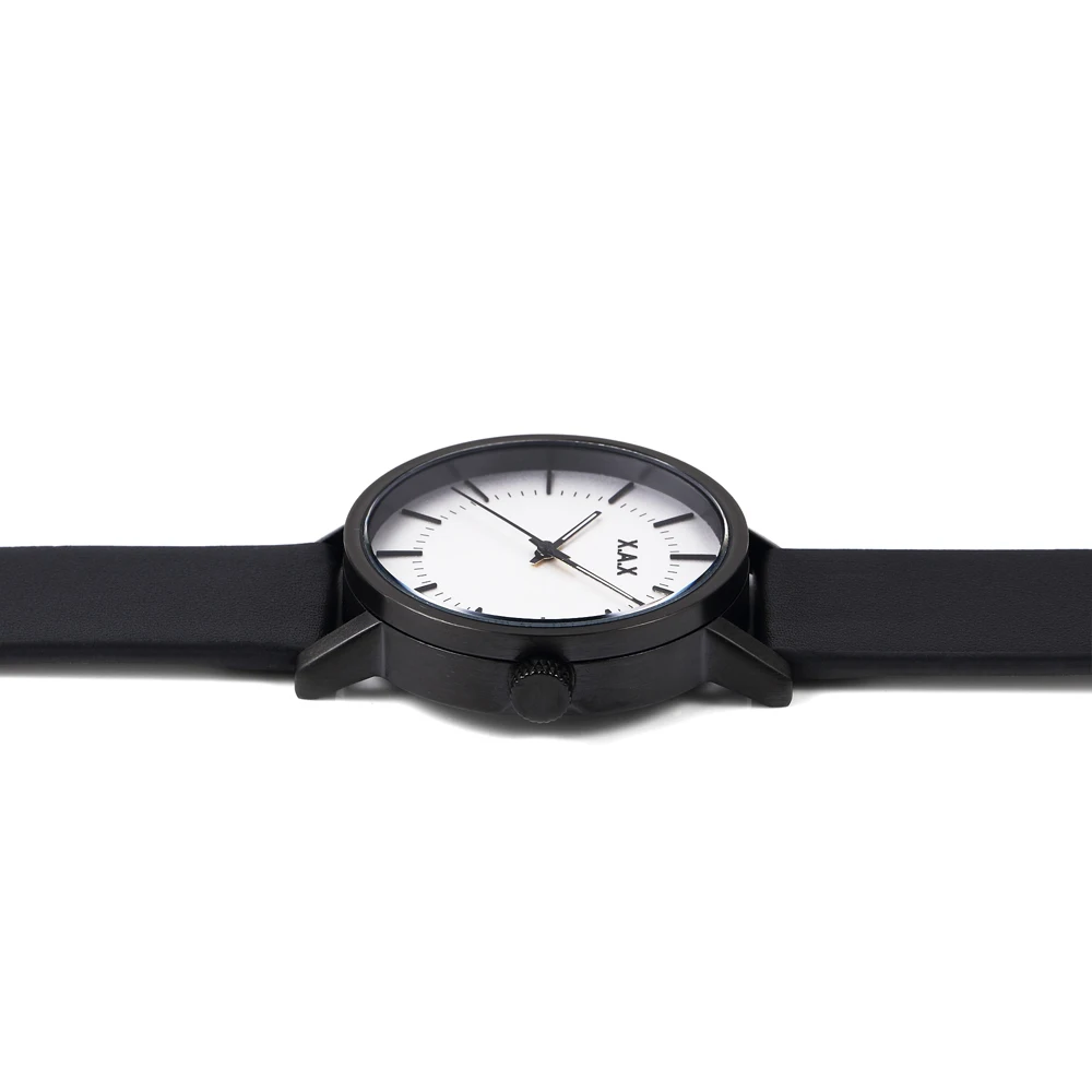 Минималистичные часы в бельгийском стиле с простым окошком и кожаным ремешком