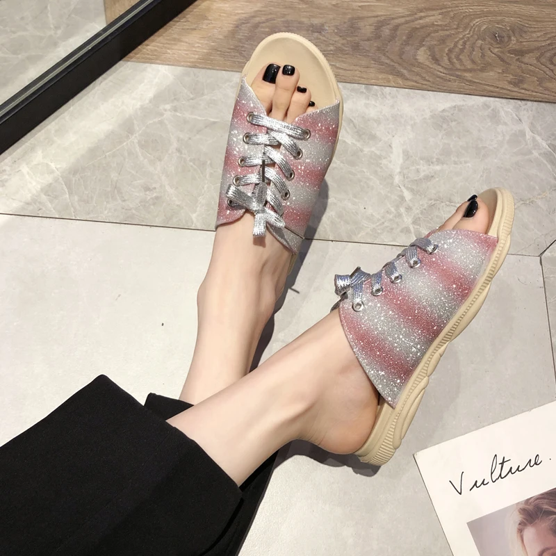 Шлепанцы женские блестящие пляжные сандалии на платформе открытый носок низкий