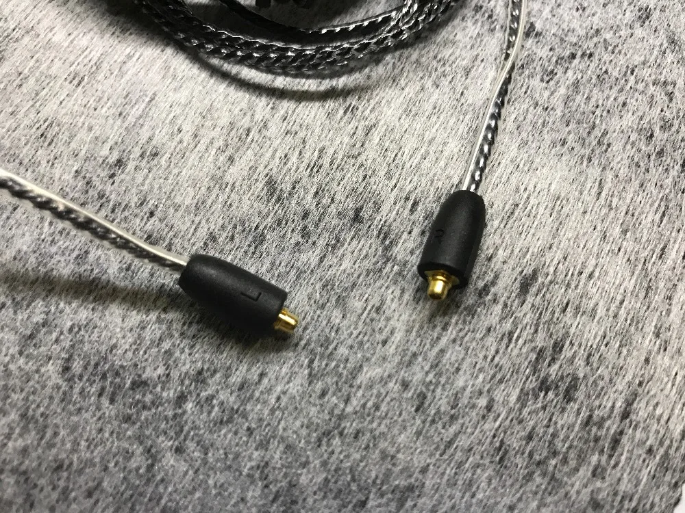 

MOXPAD original wire can be applied to X6 and X9 MMCX interface earphone cables 3.5mm